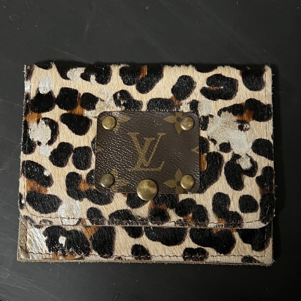 Keep It Gypsy Cowhide Fringe Crossbody Bag and wallet - Picture 9 of 11